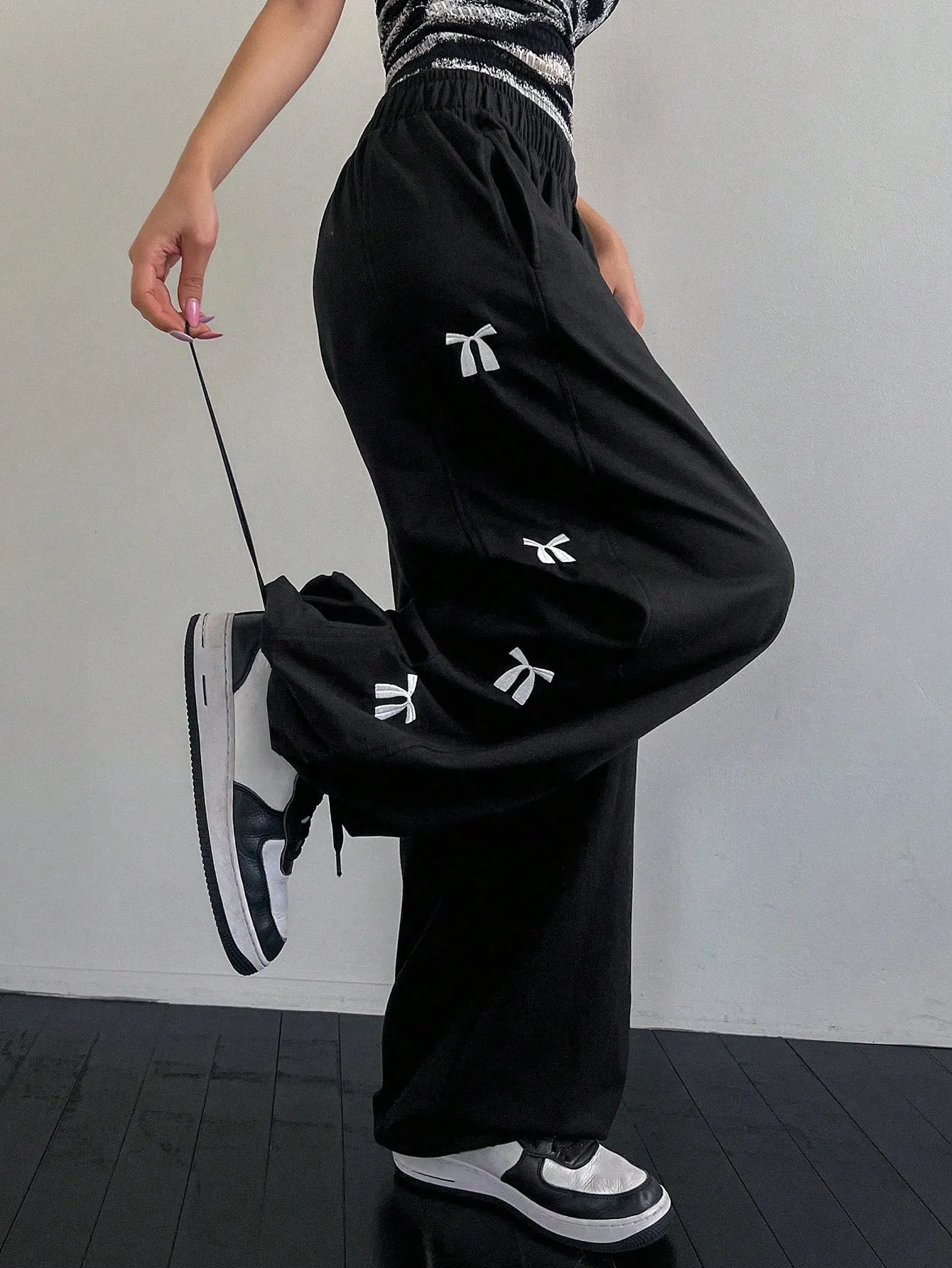 Maxct Women Wide Leg Embroidered Casual Sweatpants With Bowknot And Drawstring