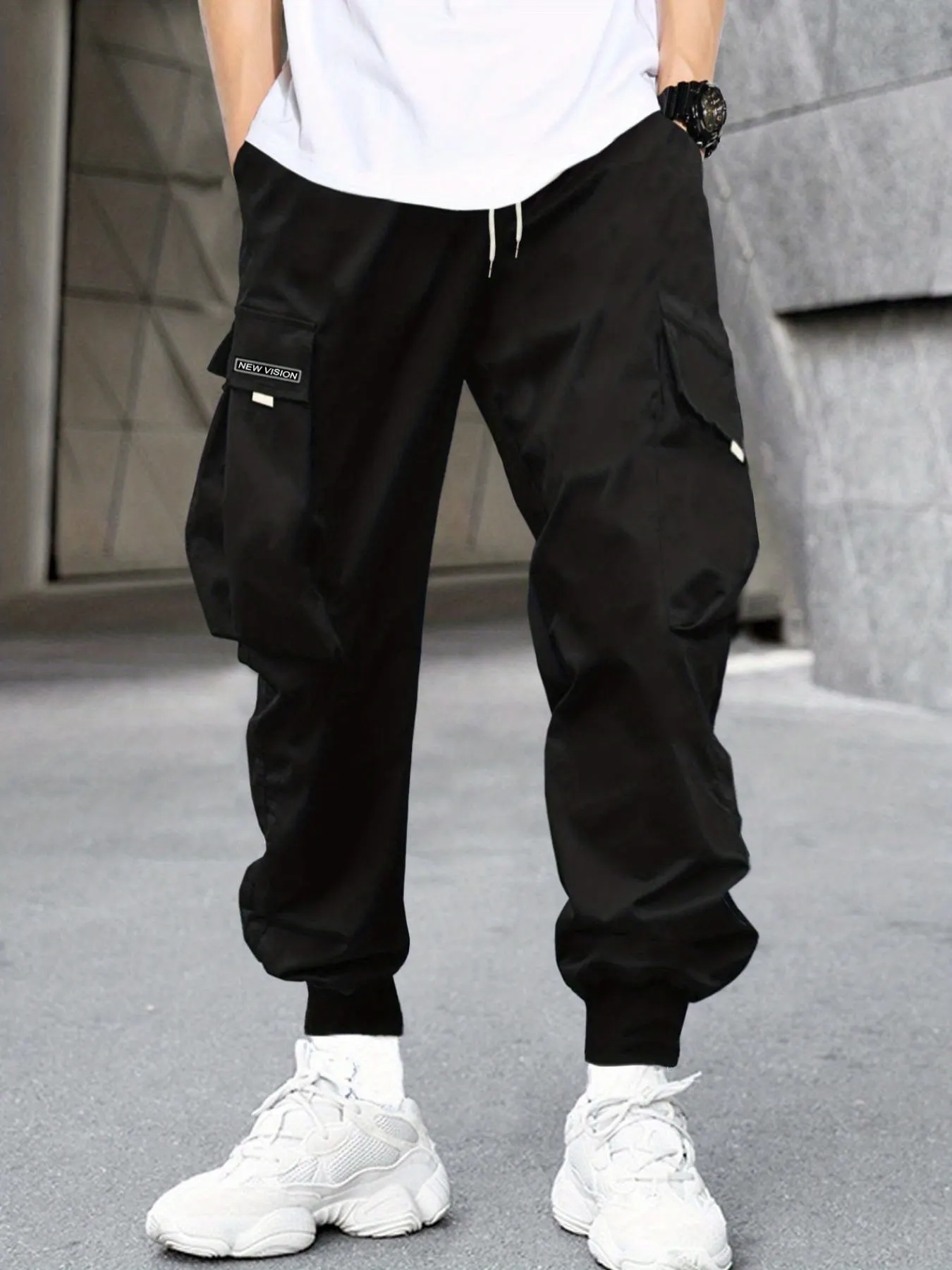 Men's Letter Graphic Drawstring Waist Cargo Pants With Flap Pockets