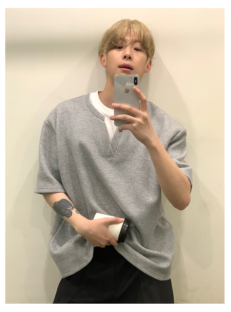 90s Streetwear Niche Design Sense Fake Two-piece V-neck Short-sleeved T-shirt Men's Summer New Loose Korean-style Simple All-match Half-sleeved Top