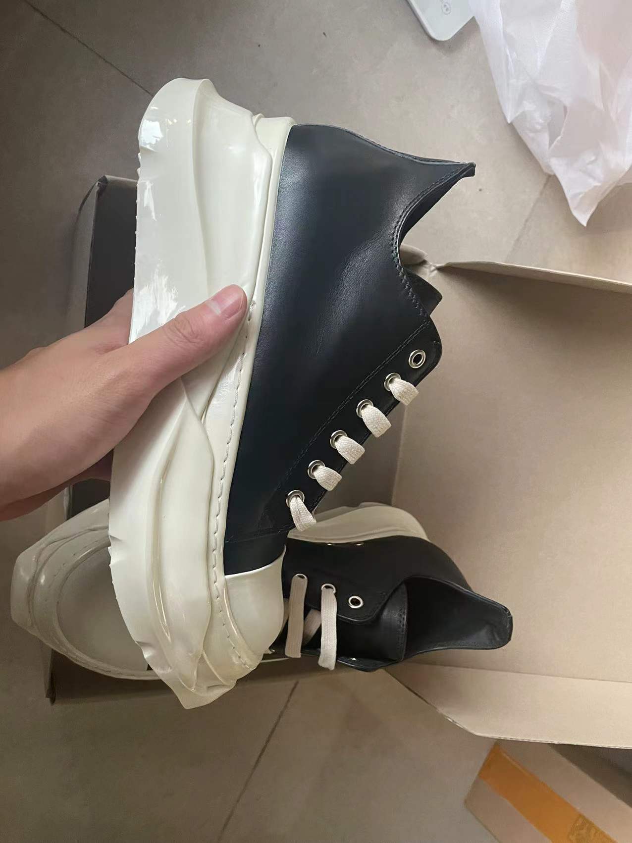Round Toe White Sneakers for Men & Women Maxct