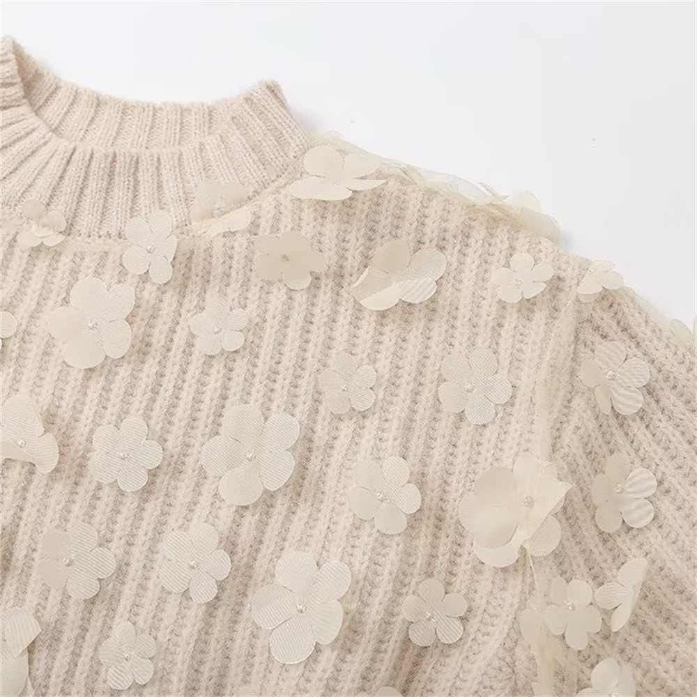 Autumn New Women's Fashion Loose Flower Decoration Splicing Long Sleeve Round Neck Knitted Shirt