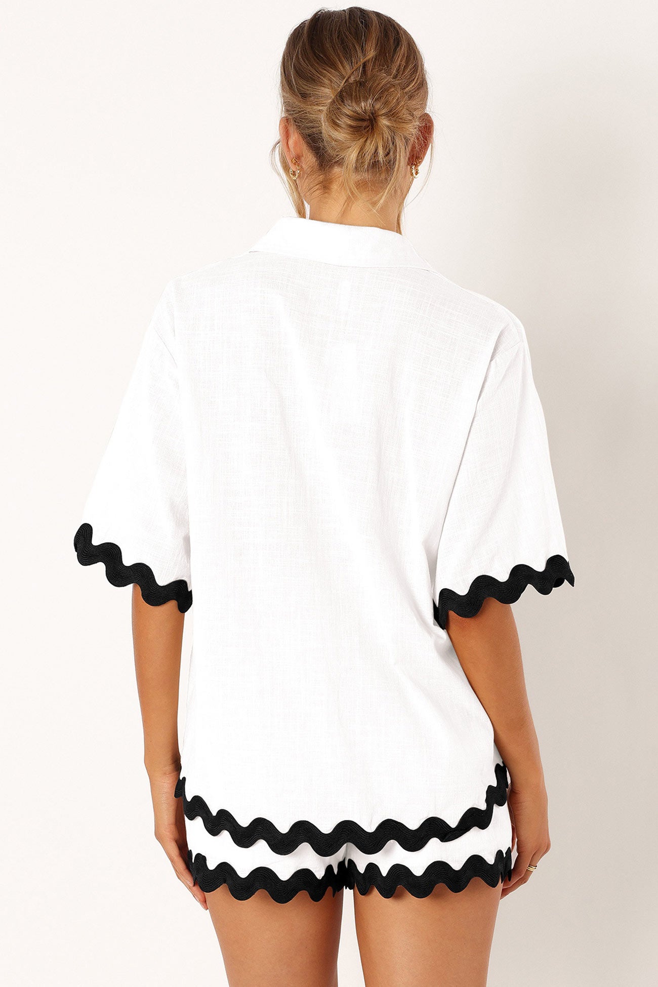 Maxct Contrast Wavy Shirt Two-piece Shorts Set