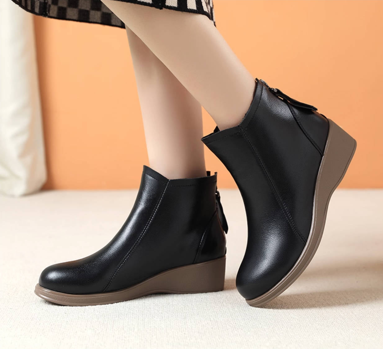 Women Winter Leather Round Toe Platform Soft Sole Warm Plush Boots