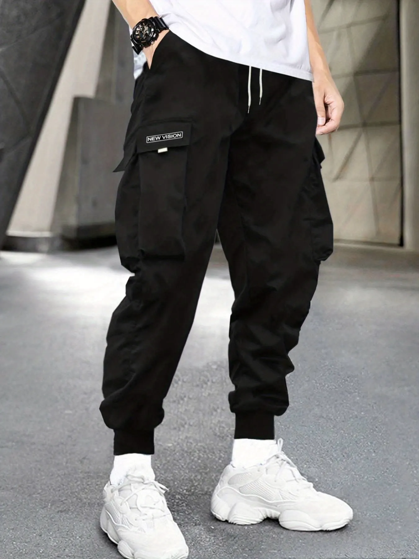 Men's Letter Graphic Drawstring Waist Cargo Pants With Flap Pockets