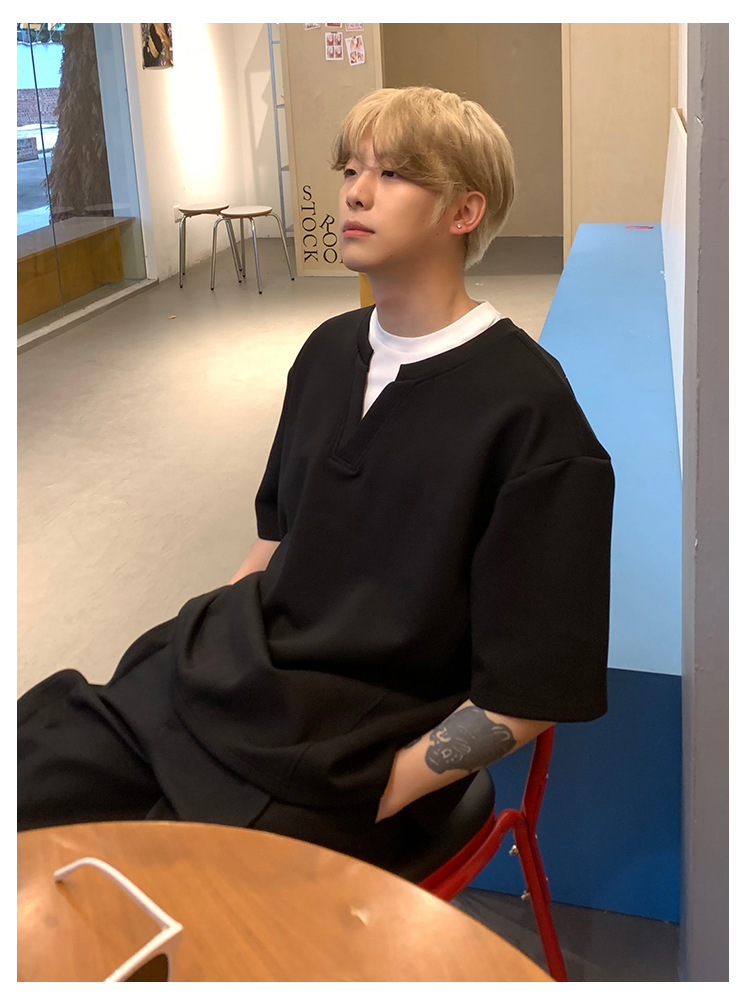 90s Streetwear Niche Design Sense Fake Two-piece V-neck Short-sleeved T-shirt Men's Summer New Loose Korean-style Simple All-match Half-sleeved Top