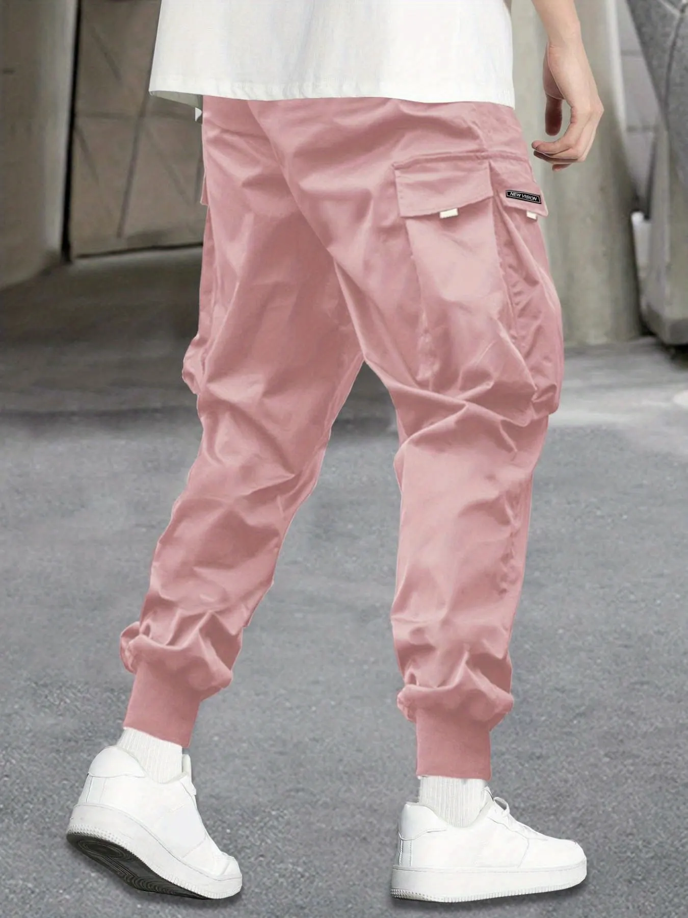 Men's Letter Graphic Drawstring Waist Cargo Pants With Flap Pockets