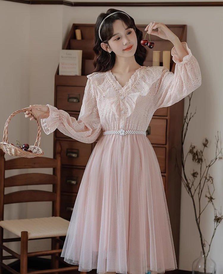 V-Neck Lace & Tulle Midi Dress Maxct