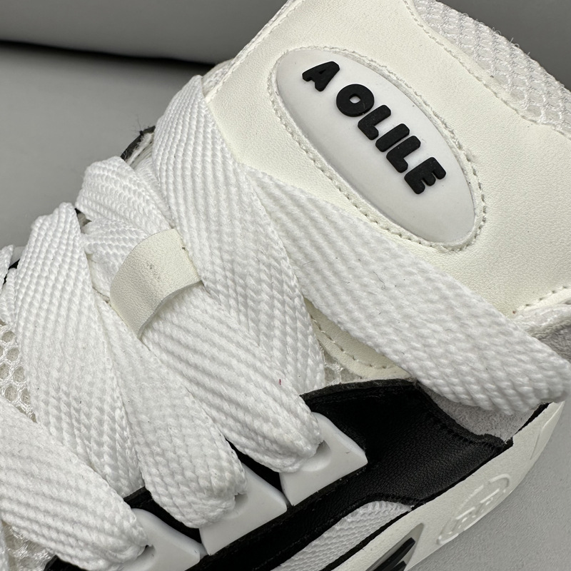 Stylish Men's Sneakers - Height-Boosting Shoes