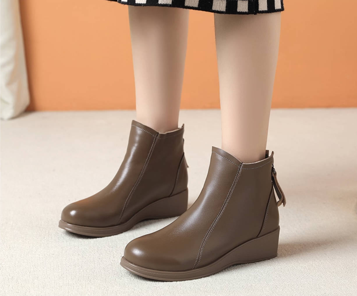 Women Winter Leather Round Toe Platform Soft Sole Warm Plush Boots