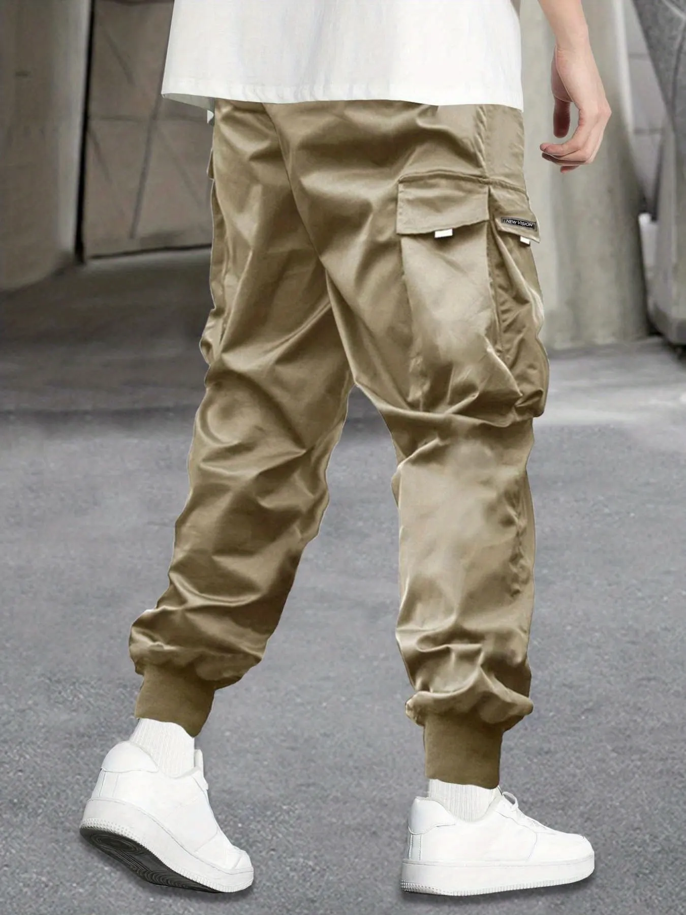 Men's Letter Graphic Drawstring Waist Cargo Pants With Flap Pockets