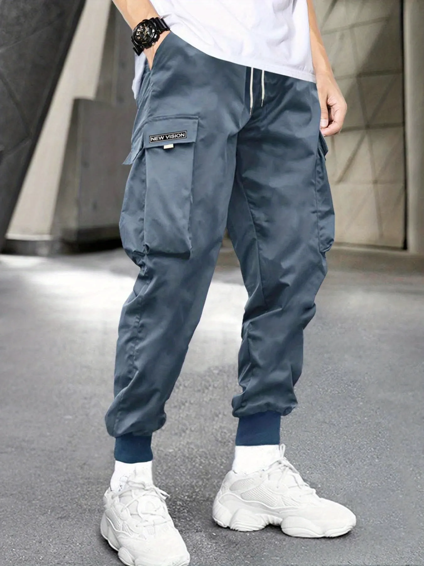 Men's Letter Graphic Drawstring Waist Cargo Pants With Flap Pockets