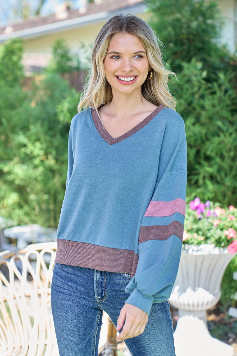 Maxct &Hailey & Co Color Block V-Neck Cropped sweatshirt