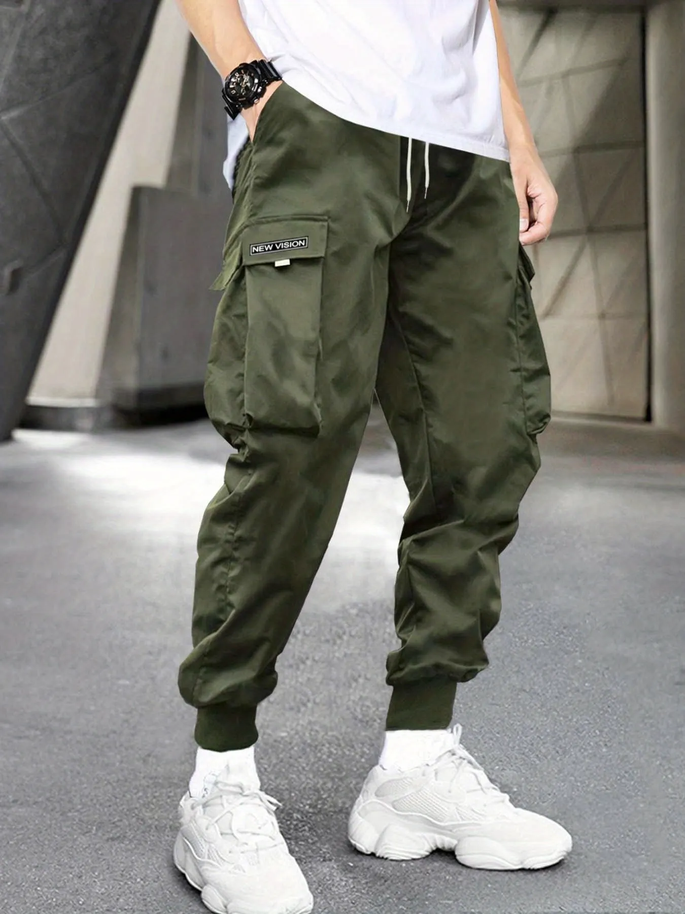 Men's Letter Graphic Drawstring Waist Cargo Pants With Flap Pockets