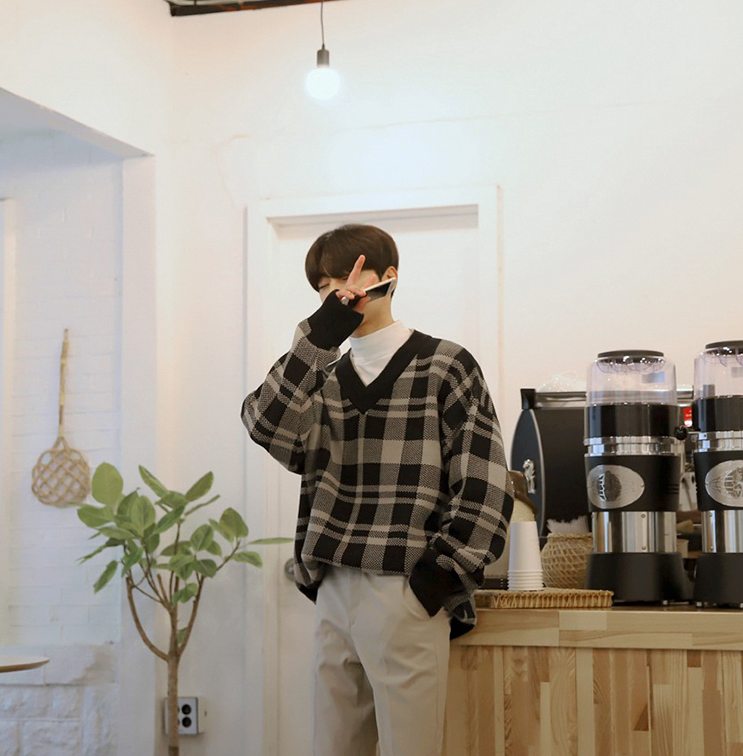 Maxct 1142 Plaid V-Neck Sweater
