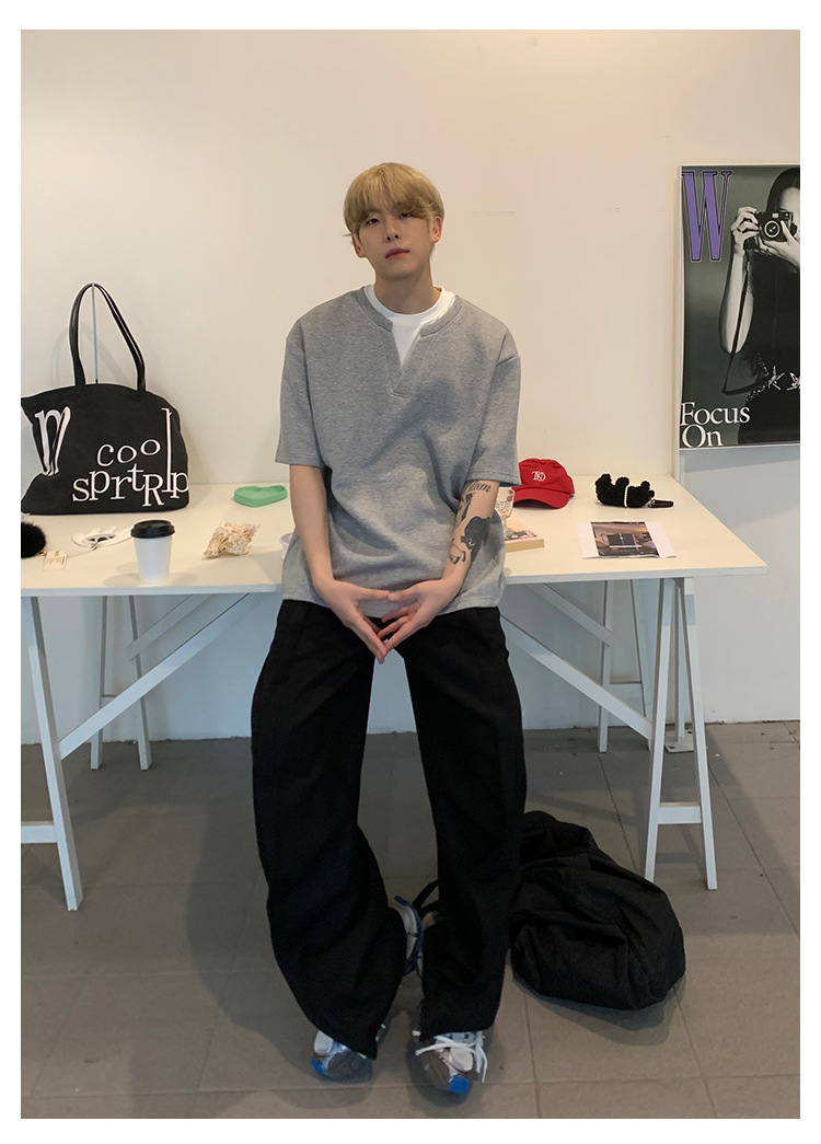 90s Streetwear Niche Design Sense Fake Two-piece V-neck Short-sleeved T-shirt Men's Summer New Loose Korean-style Simple All-match Half-sleeved Top