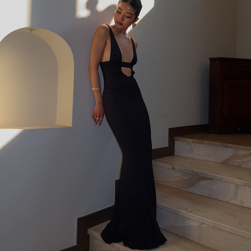 Hot New Sexy Deep V Patch Hollow Wrap Chest Temperament Long Skirt Slim Strap Dress