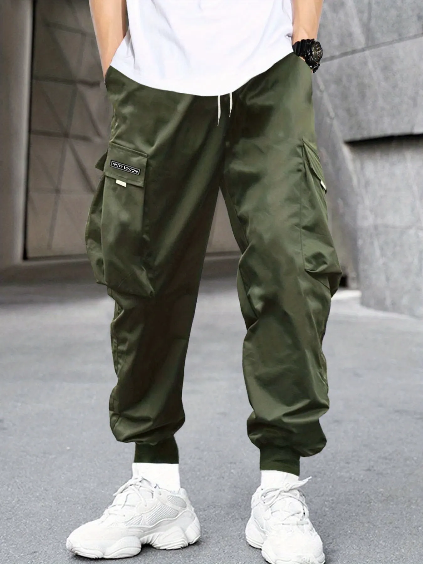 Men's Letter Graphic Drawstring Waist Cargo Pants With Flap Pockets