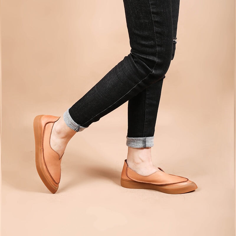 Witch Style Point Toe Calfskin Flat Loafers Maxct