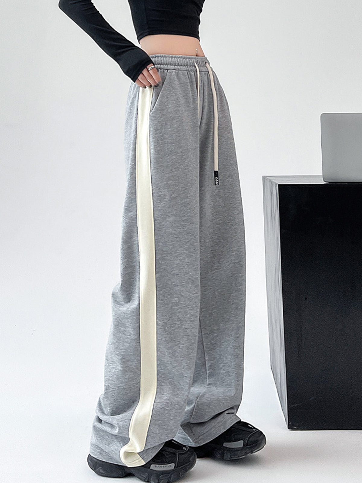 Maxct Drawstring Contrast Trim Wide Leg Sweatpants