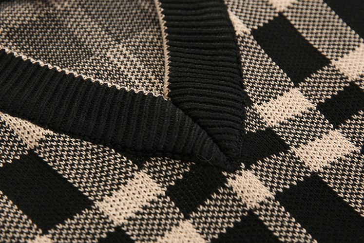 Maxct 1142 Plaid V-Neck Sweater