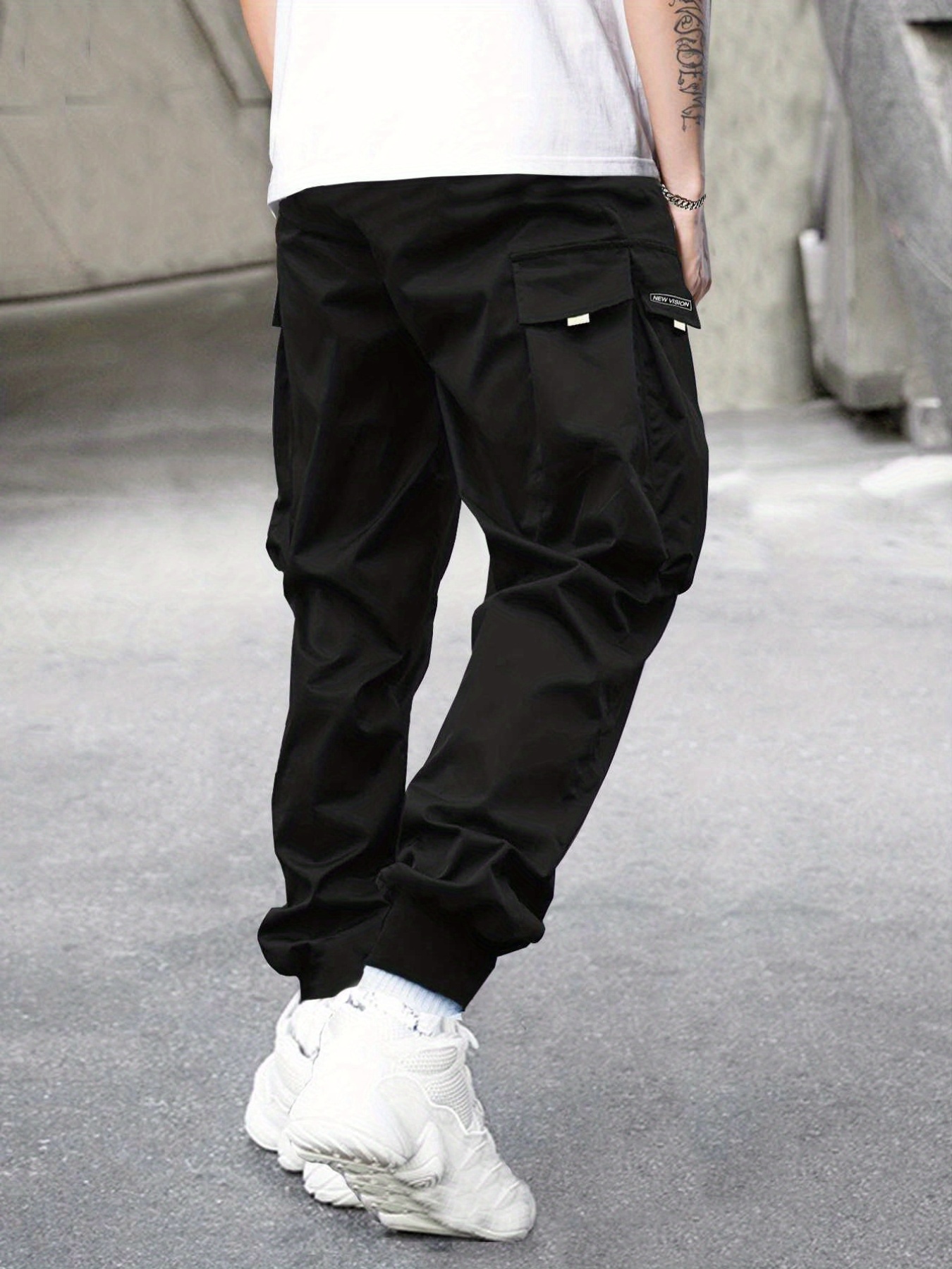 Men's Stylish Letter Graphic Cargo Pants with Flap Pockets - Drawstring Waist for Comfort