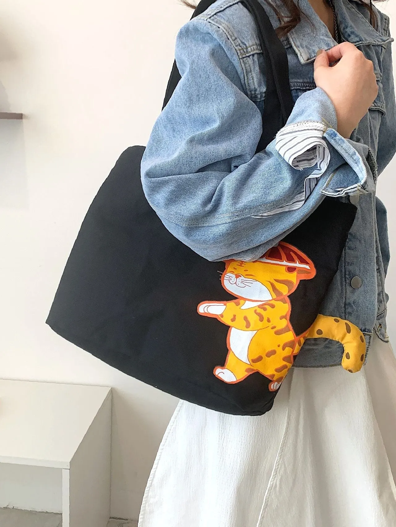 Maxct - Cartoon Graphic Zipper Shopper Bag  - Women Tote Bags