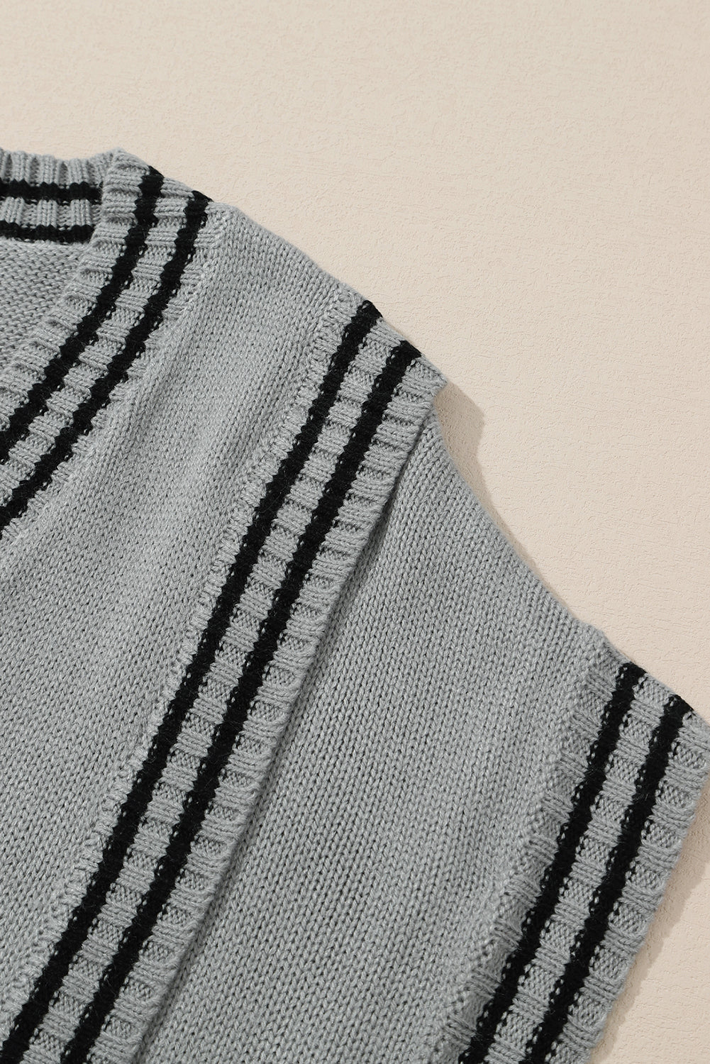 Maxct &Striped Trim V-Neck Sweater Vest