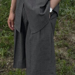 Maxct Men Solid Color Pleated Shorts With Slanted Pockets For Summer Casual Outfits
