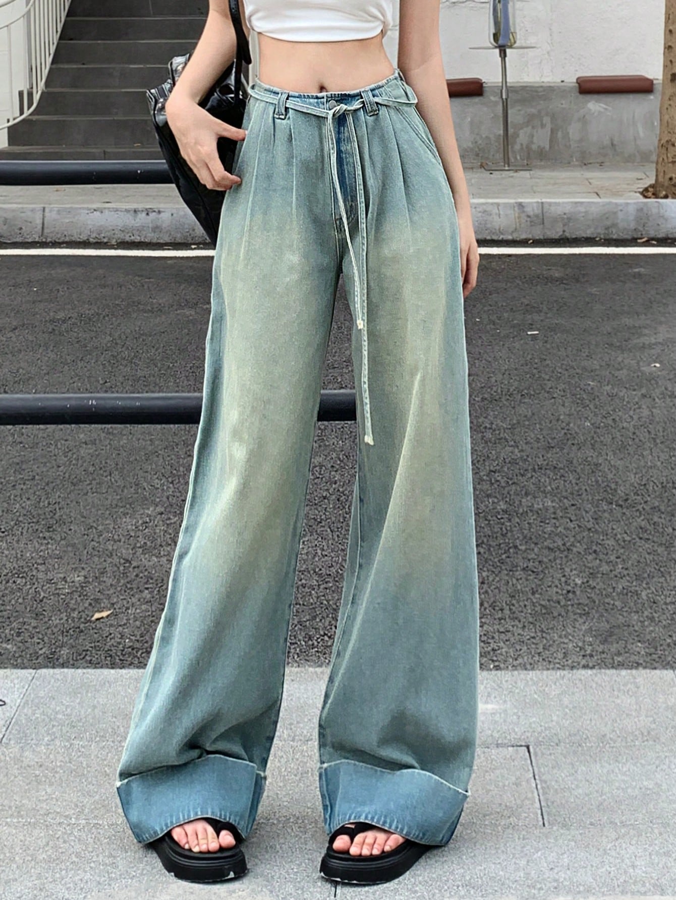 Women's Light-Wash Belted Wide-Leg Jeans