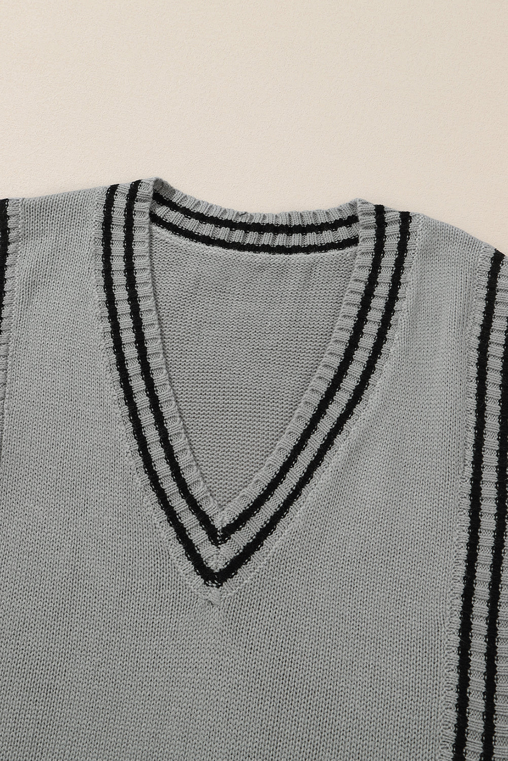 Maxct &Striped Trim V-Neck Sweater Vest