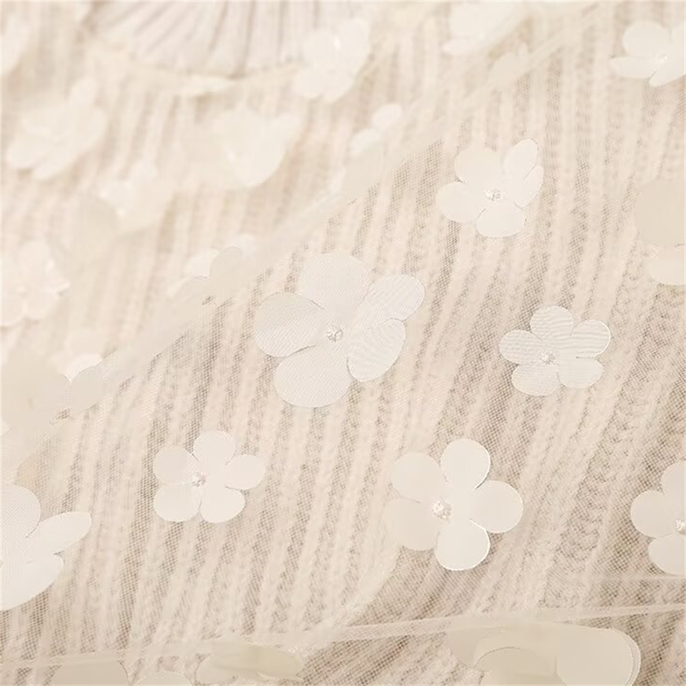 Autumn New Women's Fashion Loose Flower Decoration Splicing Long Sleeve Round Neck Knitted Shirt