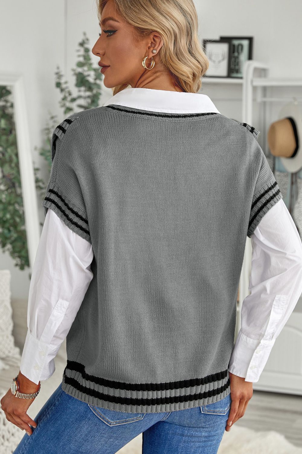 Maxct &Striped Trim V-Neck Sweater Vest