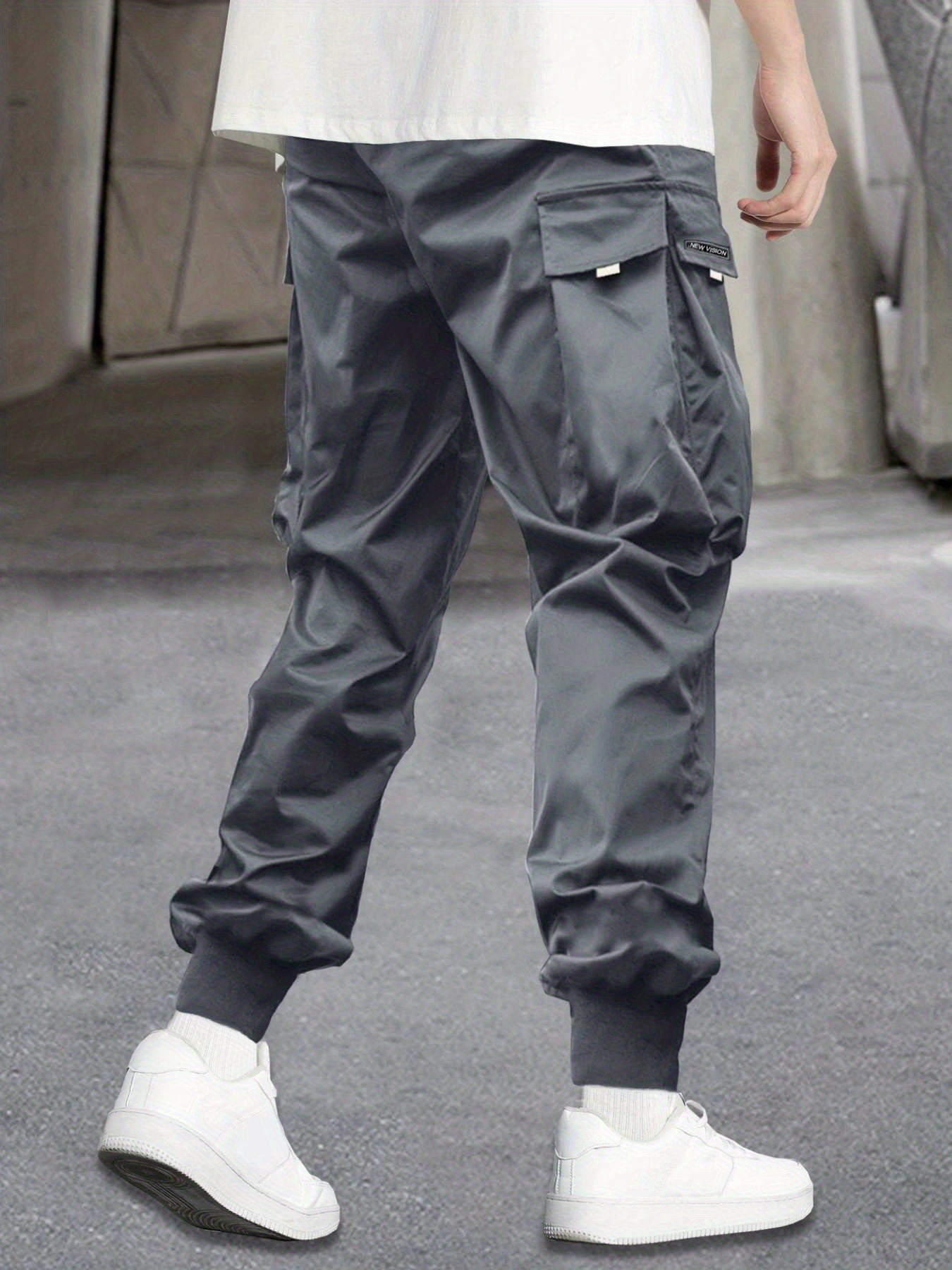 Men's Letter Graphic Drawstring Waist Cargo Pants With Flap Pockets