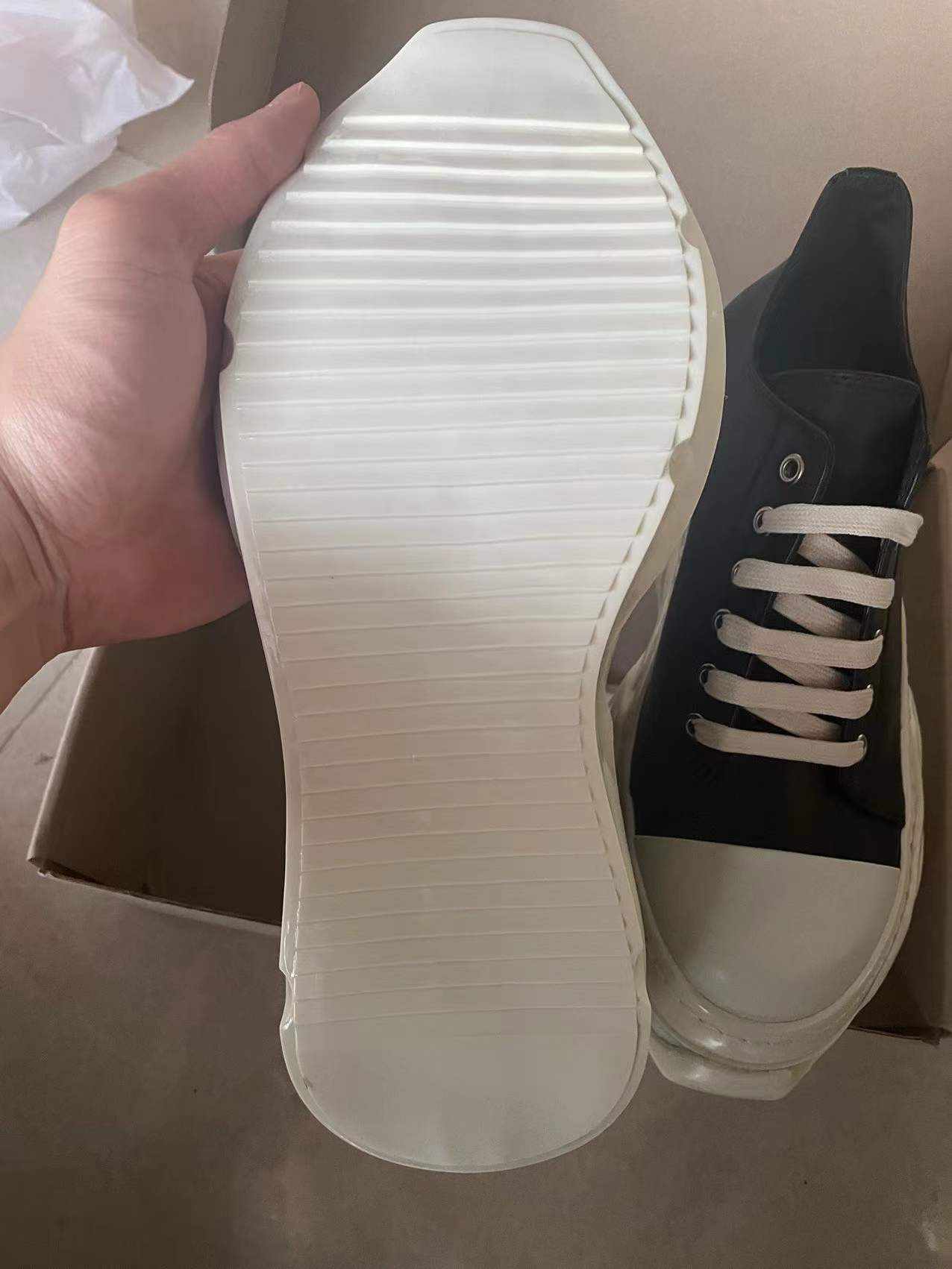 Round Toe White Sneakers for Men & Women Maxct