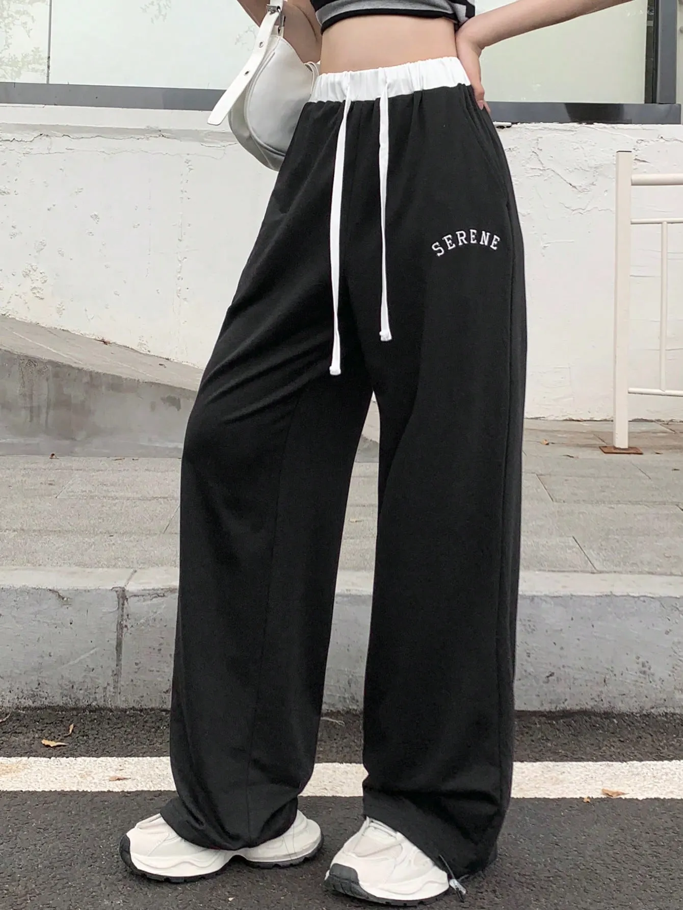 Maxct Women's Elastic Waistband Jogger Pants With Contrast Color Drawstring And Letter Print