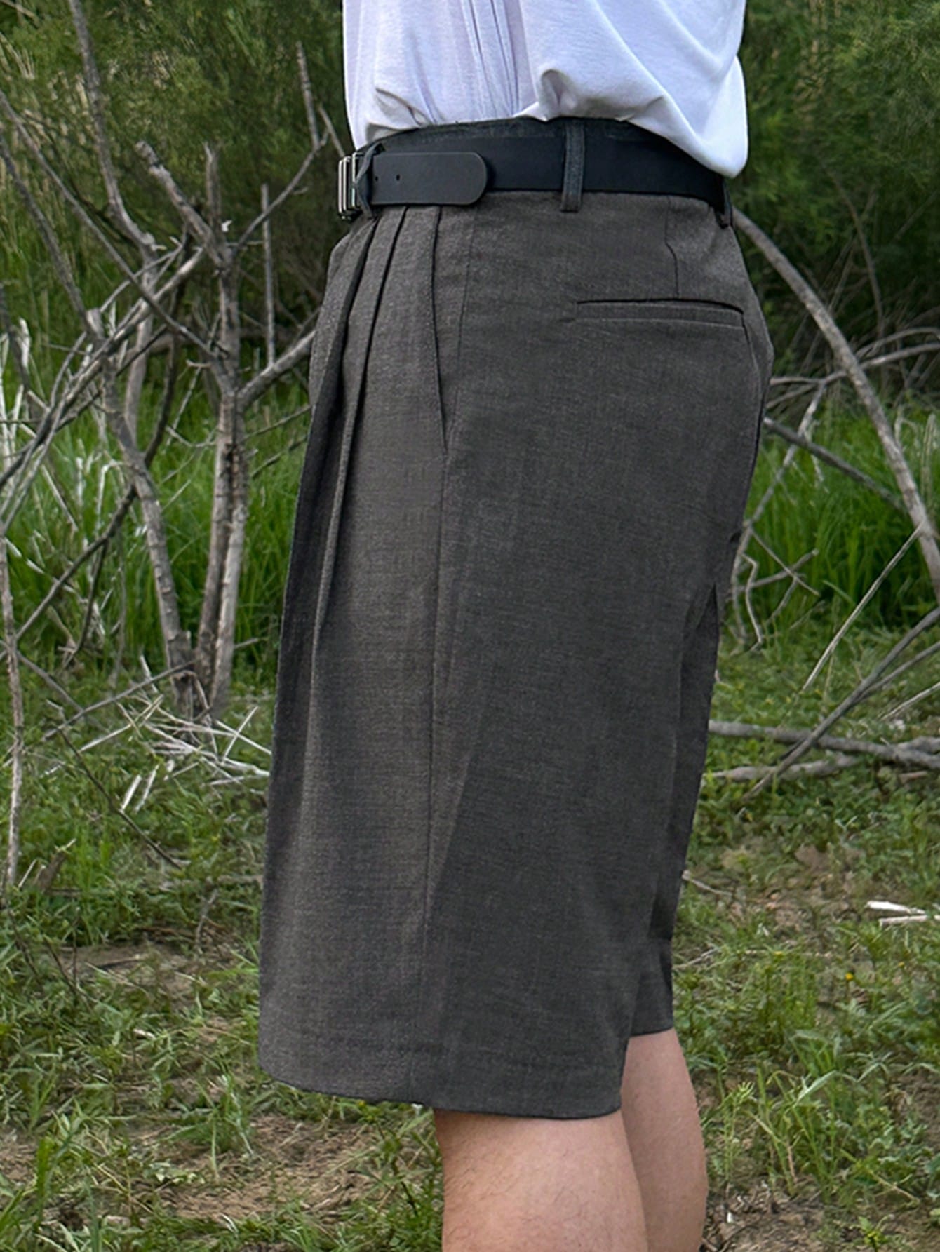Maxct Men Solid Color Pleated Shorts With Slanted Pockets For Summer Casual Outfits