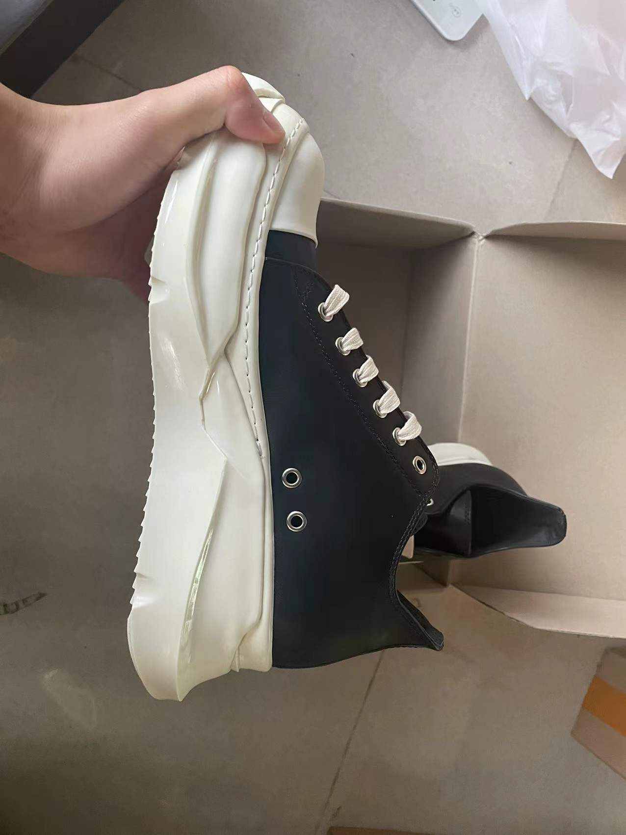 Round Toe White Sneakers for Men & Women Maxct