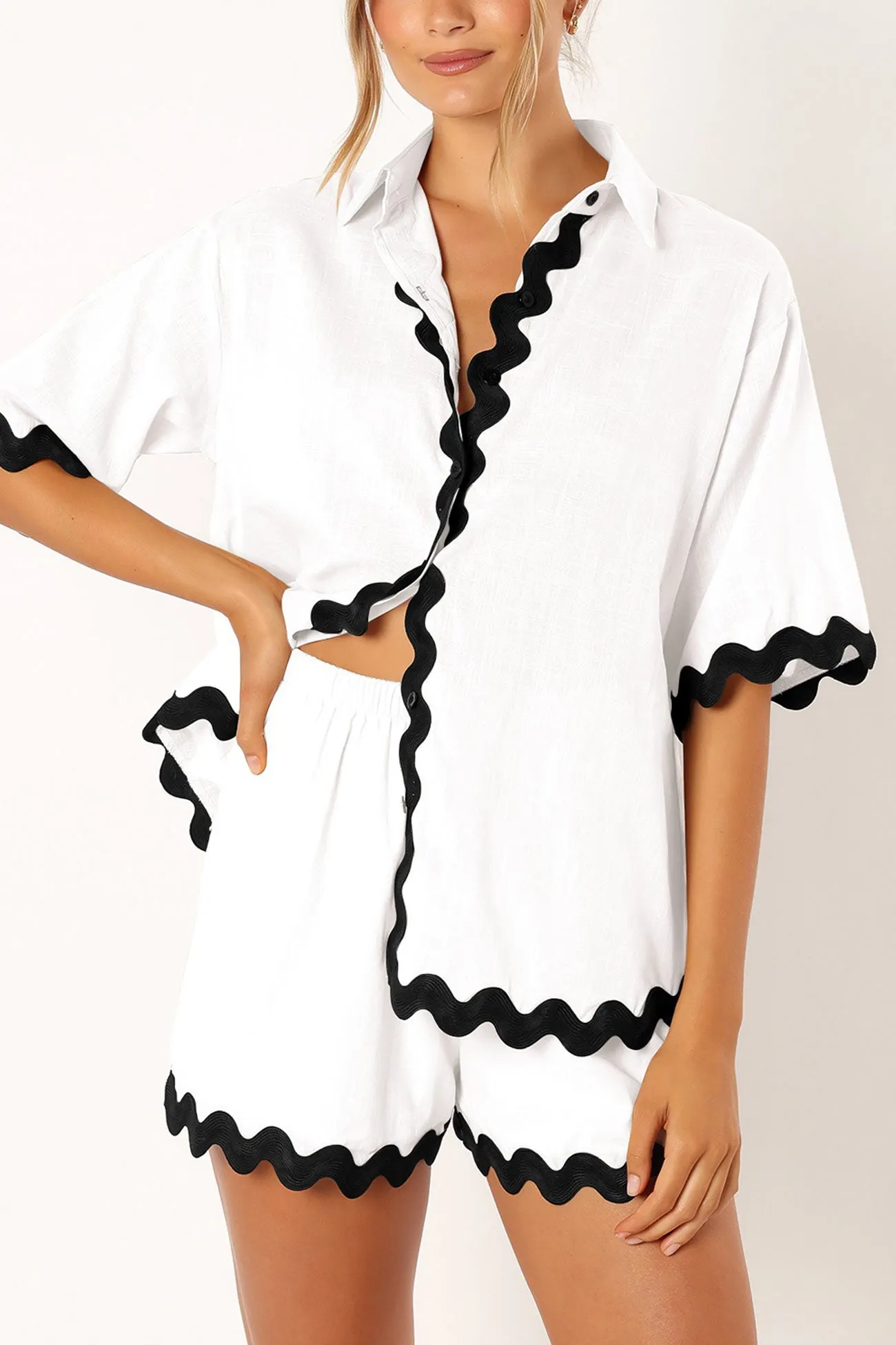 Maxct Contrast Wavy Shirt Two-piece Shorts Set