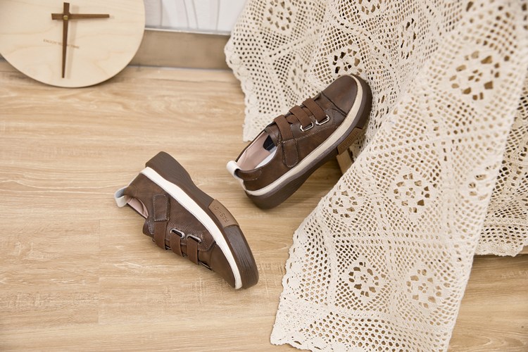 leather sneakers - true-deals-club