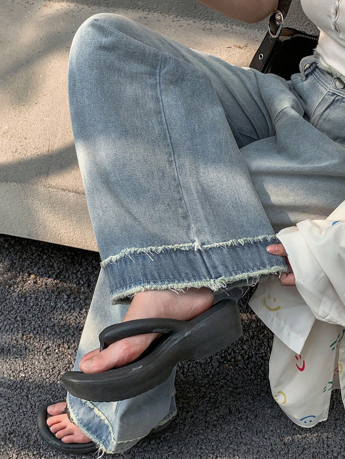 Maxct Women's Gradient Straight Leg Denim Pants With Patched Pocket And Frayed Hem, Casual - Image 7