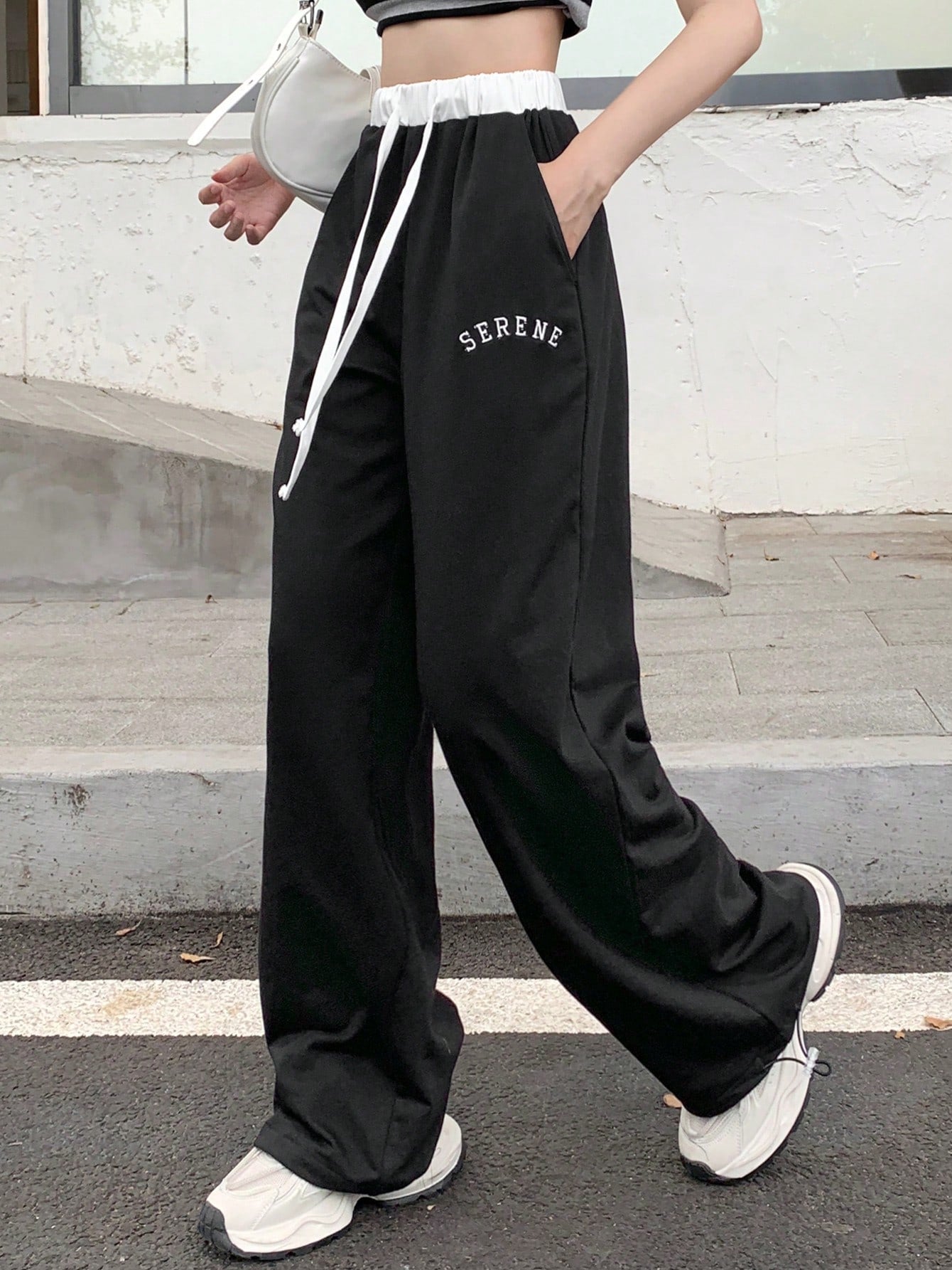 Maxct Women's Elastic Waistband Jogger Pants With Contrast Color Drawstring And Letter Print