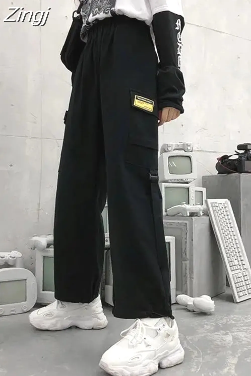 Men's Graffiti-Print Wide-Leg Cargo Pants