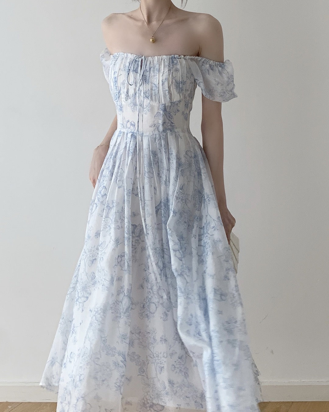 Porcelain Sketch Midi Dress Maxct