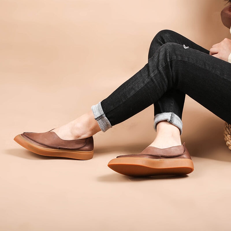 Witch Style Point Toe Calfskin Flat Loafers Maxct