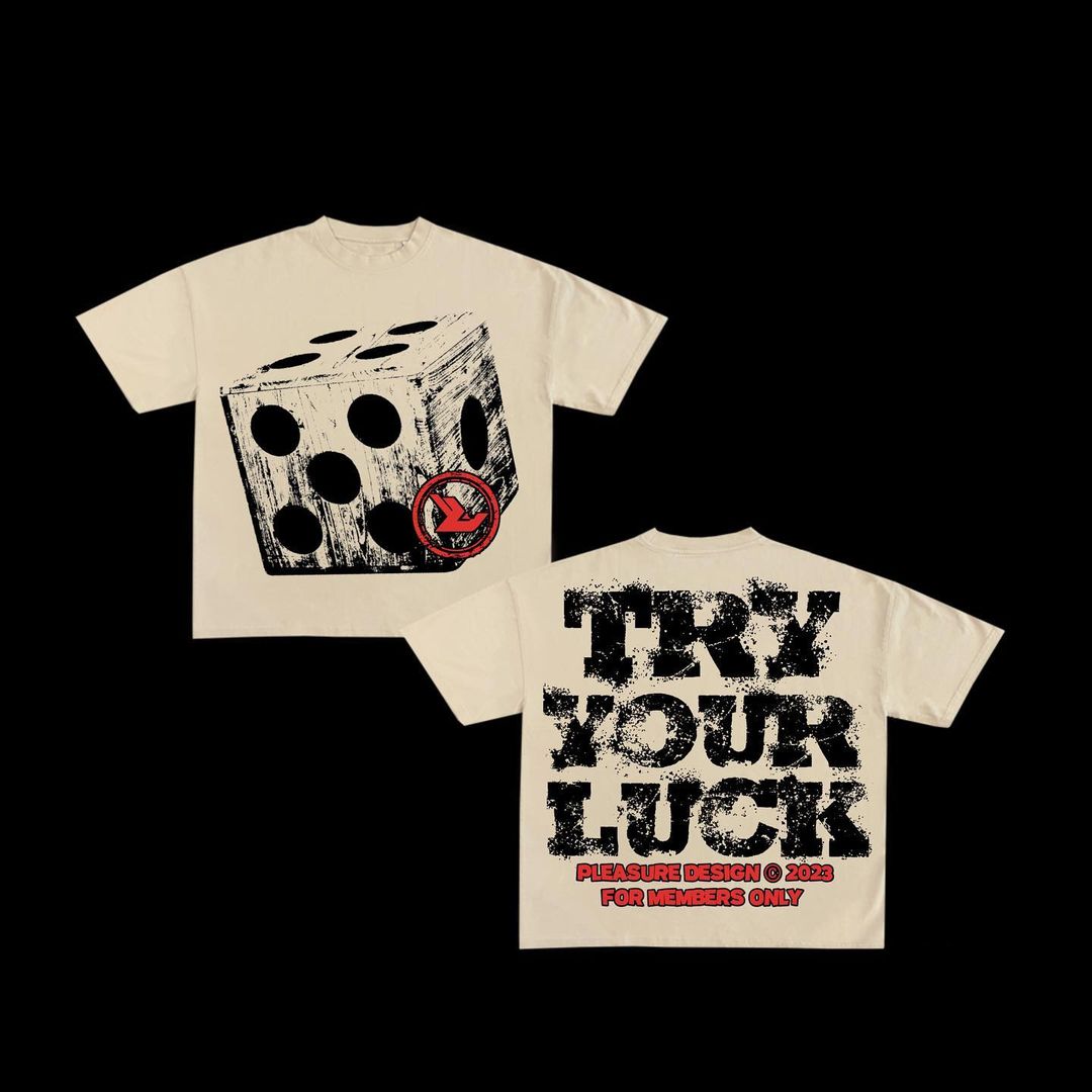 America Dice Letter Graphic Print T-shirt Y2k Grinch Gothic Oversize Retro Short Sleeve Round Neck Top Streetwear Women Clothing