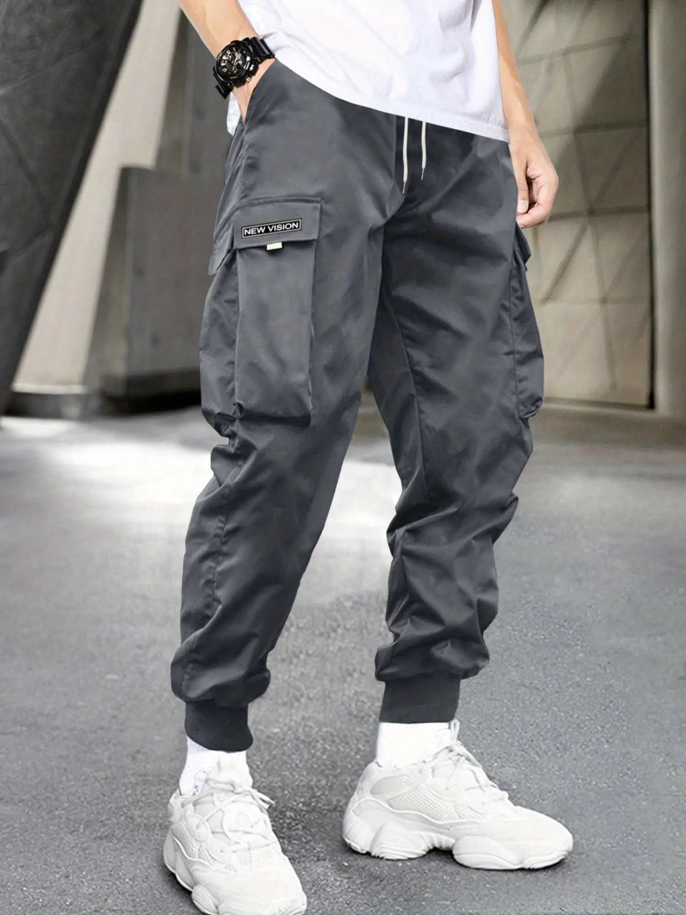 Men's Letter Graphic Drawstring Waist Cargo Pants With Flap Pockets