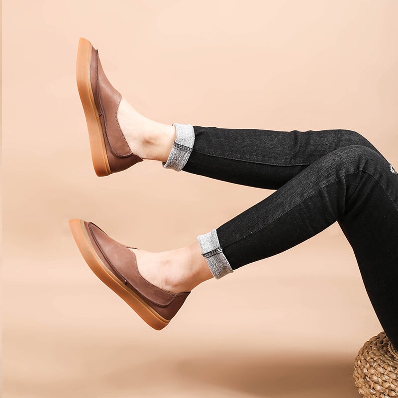 Witch Style Point Toe Calfskin Flat Loafers Maxct